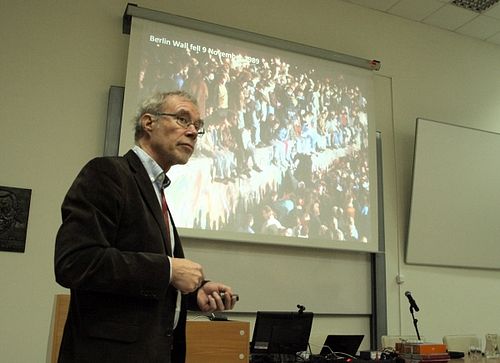 Prof. Lars Rydén lecturing sustainable development during a BUP Student Conference in Rogów, Poland. Photo: Pontus Ambros.